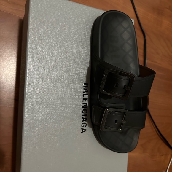 38 Balenciaga - Picture 2 of 2